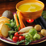 meCCA - ・バーニャカウダー　ニンニクとアンチョビ、オリーブオイルのソースと旬のお野菜で♪　