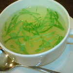 タヴォーラ - レタス・コーン・たまねぎのスープ