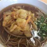 めん処 村上家 - 鶏ご飯かき揚げ天ぷらセット そば 750円