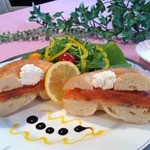 Wildflower - ベーグルのスモークサーモンサンド(朝食)