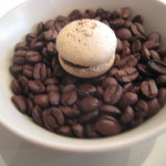 シック プッテートル - プティ・フール（ヒジキのマカロン）