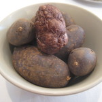 シック プッテートル - アミューズ2（シャドウ・クイーンのキャビア詰め）