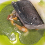 シック プッテートル - サワラと押し麦のリゾット　パセリソース　大根をめくったところ