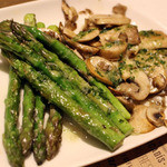 Ciutat Comtal - Asparagus and mushrooms mixed（5.30€）