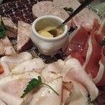 ラ ターブル ド クラージュ - ハムの盛り合わせ