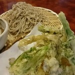 そば処　永野山荘 - 山菜の天ぷらと蕎麦