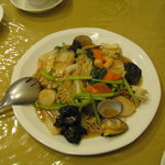 松の樹 - 海鮮炒麺（醤油味　995円）
