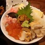 Hatazushi - 海鮮丼は、イクラ、ウニ、玉子、ホタテ、カニ、すき身が乗ってました