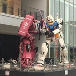 ガンダム スクエア - おおきいガンダムとシャア専用♪