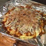 ボウルズ キッチン - 鉄板で焼いたたこ焼き。お好み焼きのキャベツ抜きでした（；￣ェ￣）