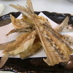 물고기 뼈의 바삭 바삭한 센베이 (전병)