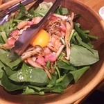 炭火串焼 初代バッジョ - 温卵とパルメの木こりサラダ