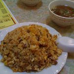 九州ラーメン うまか - 2010.8 チャーハンにはスープがつきます