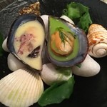 ムール貝は２種類のスープで