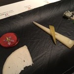 スリオラ - ３種類のチーズと付け合わせ