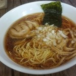 Koumiya - 「らぁめん (500円)」はオーソドックスな「八王子ラーメン」