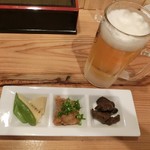 Osaka Nata Wa - 良く冷えた生ビールと付き出し３種。