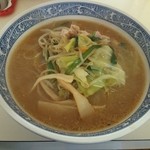 麺よし - 味噌ラーメン　このクニャっとした野菜と大きな固いメンマは何？