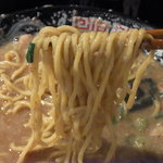 無鉄砲 - 麺は中太、ちょいちぢれ