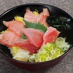 本マグロ中トロ丼