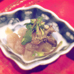 草喰 なかひがし - 琵琶湖タテボシガイ、犬芥子（イヌガラシ）を添えたもの