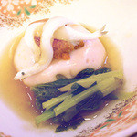 山玄茶 - 桜色に染めた胡麻豆腐と雲丹、白魚と花わさびのおひたし