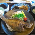 鯖島食堂 - カレイの唐揚げ定食
