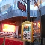 ラドンナ原宿 - お店のエントランスにむかう階段　2016.4