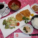 キッチンおひとつや - 料理写真:ミルフィーユかつ定食　ドリンクセット