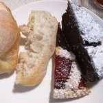 Vergilius Hotel Spa & Business Resort - 料理写真:パンとケーキ。