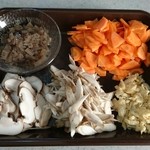稲垣種鶏場 - 今回の炊き込みご飯の具材。