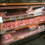 稲垣種鶏場 - 店内のショーケース