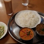 ネパールツロ - (2016年4月再訪)2色カレーセット(1200円)にした。