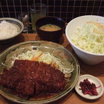 名古屋名物 みそかつ 矢場とん - 矢場とんの【ロース定食1150円】