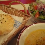 アセナ - ランチの自家製エキメキパン、サラダ、スープ