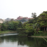 Fukuya - 龍潭池と遠くに首里城