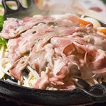 TOKYO TOWER HIGHBALL GARDEN ROOFTOP ジンギスカン - 野菜の上で蒸し焼きにするのがマザー流