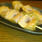 彩 - 人気部位！刺身でも食べられる新鮮ﾚﾊﾞを焼きすぎないように注意しとろりとした食感がたまらない。