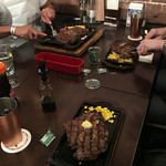 BEEF IMPACT - 手前は350ｇ