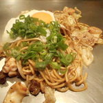 Okonomiyaki Famiri Izakaya Guu Yoshitaekimaeten - ミックス焼きそば