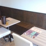 妻田カレー - 女子にも及第点を貰えるであろう店内。