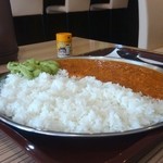 妻田カレー - 平たくて薄いお皿がデカいよ～！測ったら直径３０センチ！！