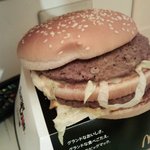 Makudo narudo - グランビッグマックのバンズを少しずらして撮影