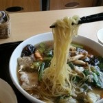 魔法のキッチン 中華BARU - 細い縮れ麺です