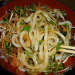 大正庵釜春本店 - まぜそばのように混ぜます!
      お好みに酢とラー油を投入