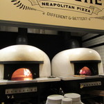 800° Degrees Neapolitan Pizzeria - 内観