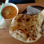 アース - チキンカレーとプレーンナン