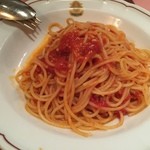 ピッツェリア・サバティーニ - ニンニクがたっぷり効いたトマトソース “ アリオーネ ” スパゲッティ