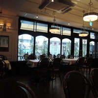 ブラッスリー アミカル - 店内