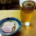 川栄 - 生ビールとお通しの鴨のハム？